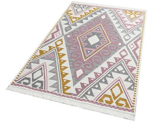 Koberec s geometrickým vzorem