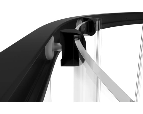 Detail sprchového koutu s rámem a sklem