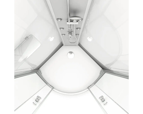 Pohled do sprchového boxu se sprchovou hlavicí a sprchovou hadicí