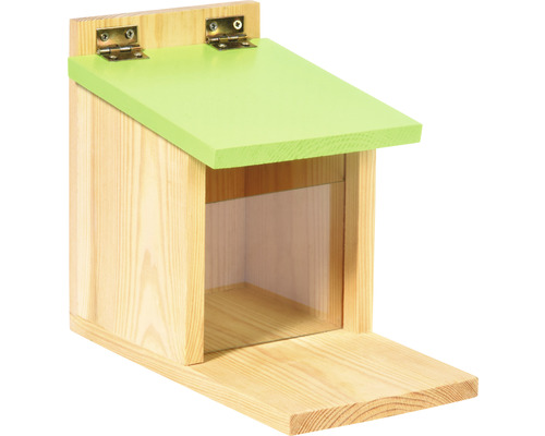 Dřevěný ptačí budka se zelenou střechou