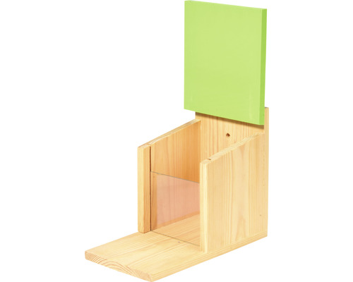 Dřevěná ptačí budka se zelenou deskou