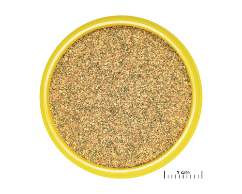 Pohled shora na písek pro ptáky ve žluté misce