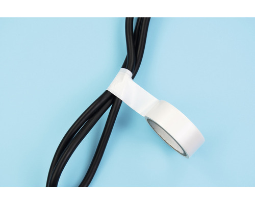 Elektrické kabely upevněné izolační páskou