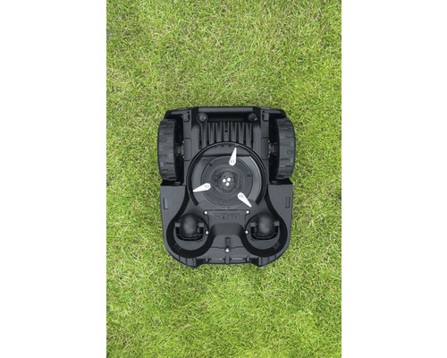 Spodní strana robotické sekačky na trávě