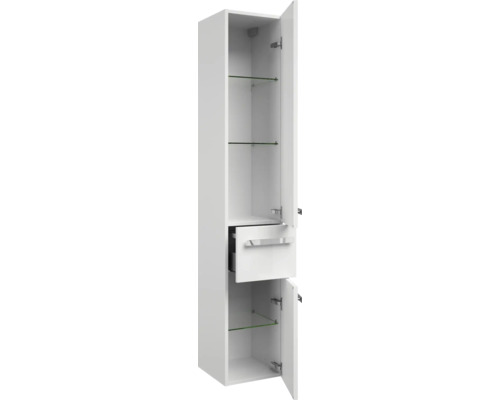 Bílá vysoká koupelnová skříňka s otevřenými dveřmi a skleněnými policemi