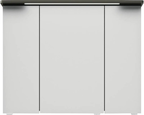 Bílá koupelnová skříňka se třemi dvířky a osvětlením