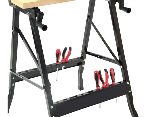 Pracovní stůl s úložným prostorem na nářadí a nářadím