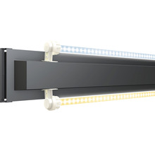 LED svítidla s upevněním na šedé konstrukci
