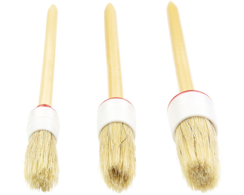 Tři štětce s dřevěnou rukojetí a štětinami