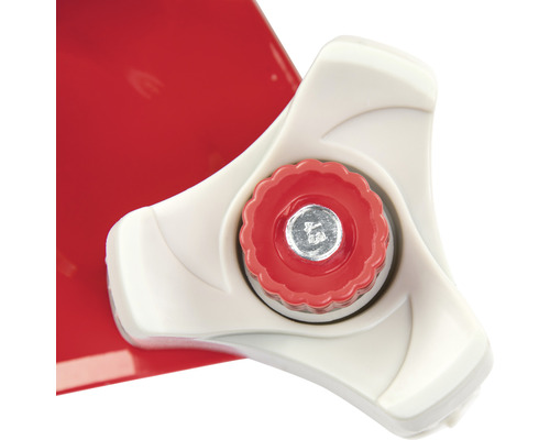 Detailní pohled na šroub s křídlovou maticí