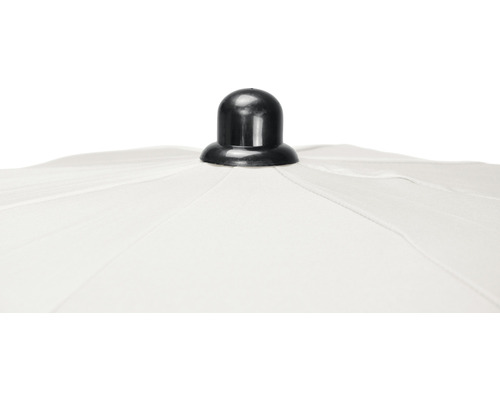 Detail bílé markýzy s černou špičkou