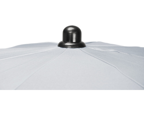 Detailní pohled na slunečník s černou špičkou