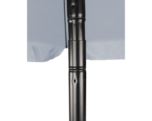 Detailní pohled na tyč slunečníku