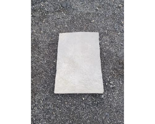 Obdélníková kamenná deska pro zahradní nebo krajinářské úpravy