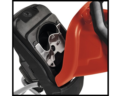 Detailní pohled na řezací mechanismus zahradního drtiče