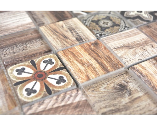 Mozaikové dlaždice s designem dřeva a květinovým vzorem