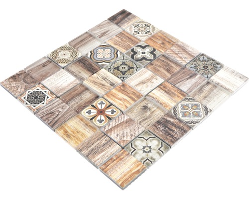Mozaiková dlaždice s dřevěným a ornamentálním vzorem