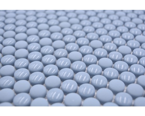 Detail světle modrých mozaikových dlaždic