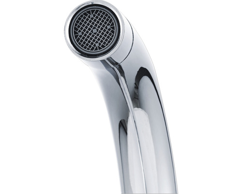 Detailní záběr výtoku vodovodní baterie s perlátorem