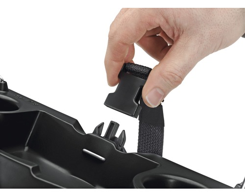 Detailní záběr upevňovacího systému boxu na nosič kol