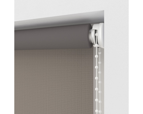 Šedá boční roleta s řetízkovým ovládáním pro dekoraci oken