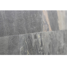 Detailní záběr břidlicových panelů pro dekoraci stěn