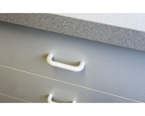 Detailní záběr zásuvek s úchyty