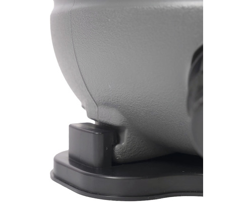 Detailní pohled na šedé jezírkové čerpadlo s černou základnou