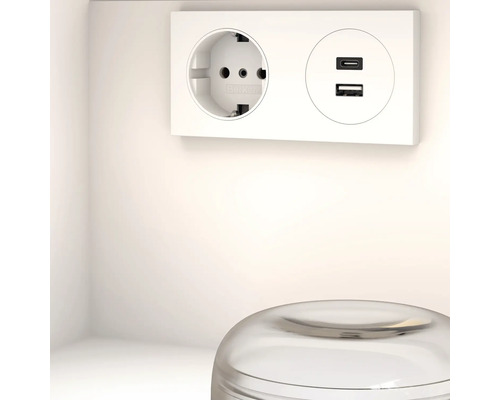 Zásuvka s USB porty ve zdi