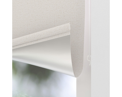 Roleta s textilní strukturou a ovládacím řetízkem