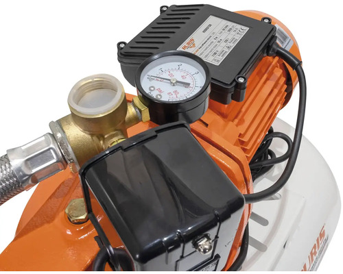 Domácí vodárna s manometrem a tlakovým spínačem