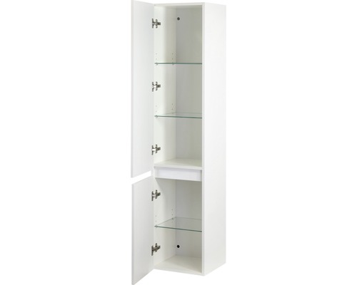 Vysoká koupelnová skříňka s otevřenými dveřmi a skleněnými policemi