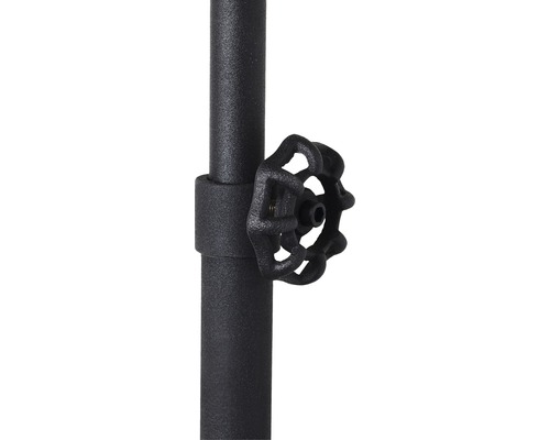 Detailní záběr černé tyče s ventilem pro upevnění