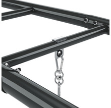 Detailní pohled na rám trampolíny s pružinami pro upevnění skákací plachty.