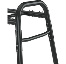 Detail kovového rámu se šroubovými spoji