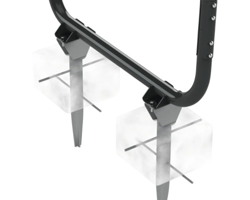 Detailní pohled na zemní kotvu pro hrací zařízení