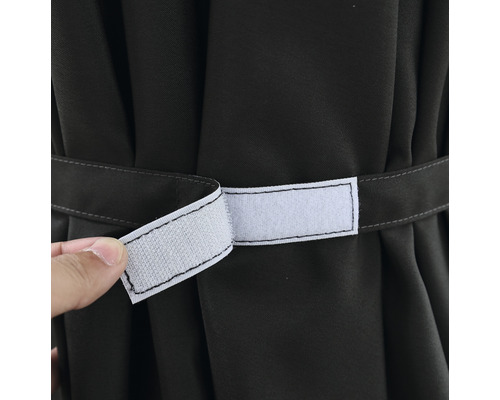 Detailní záběr závěsu se suchým zipem pro upevnění