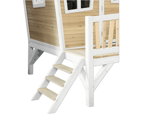 Detailní pohled na dřevěný domeček na hraní se schody