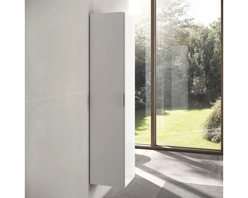 Vysoká koupelnová skříňka pro montáž na stěnu