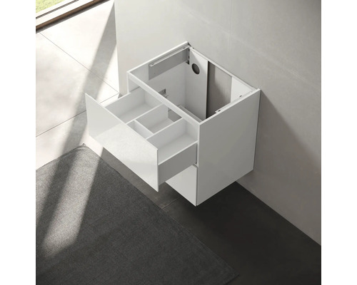 Bílá skříňka pod umyvadlo s otevřenou zásuvkou pro design koupelny