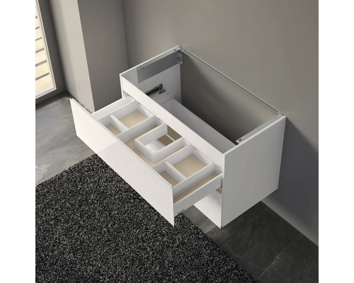 Bílá skříňka pod umyvadlo se zásuvkami pro návrh koupelny