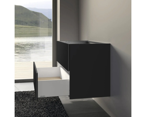 Závěsná skříňka pod umyvadlo se zásuvkou v koupelně