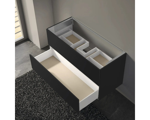 Skříňka pod umyvadlo s otevřenými zásuvkami a úložnými prvky