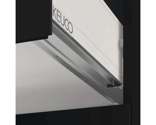 Detail zásuvky s logem Keuco.