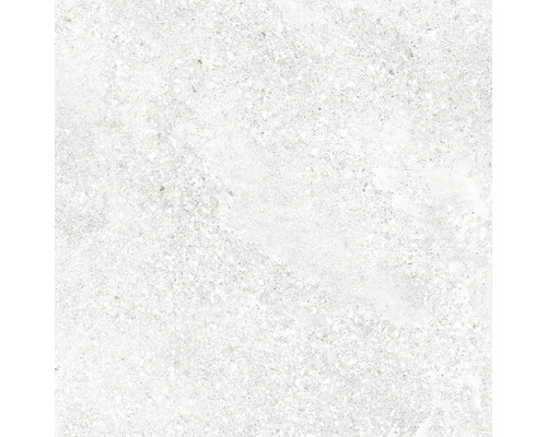 Světlá dlažba s žíhaným povrchem