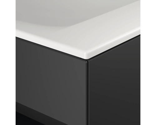 Detail koupelnového nábytku s umyvadlovou skříňkou