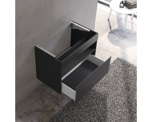 Skříňka pod umyvadlo se zásuvkou a otevřenou policí v koupelně