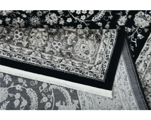 Koberec s květinovým vzorem v černé a šedé barvě