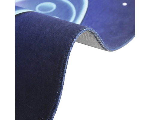 Detail okraje koberce s lemováním