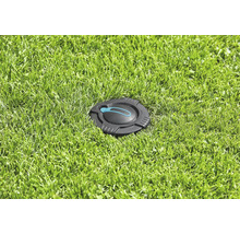 Senzor robotické sekačky Gardena Smart Sileno na trávníku